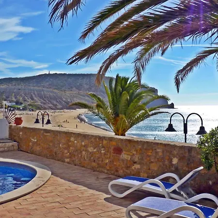 Ueber Dem Mit Pool Appartement