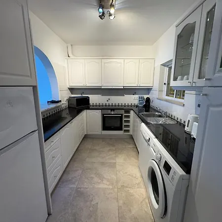 Ueber Dem Mit Pool Appartement *