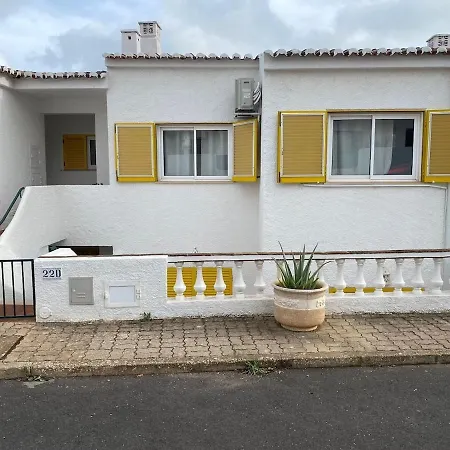 Appartement Ueber Dem Mit Pool Luz